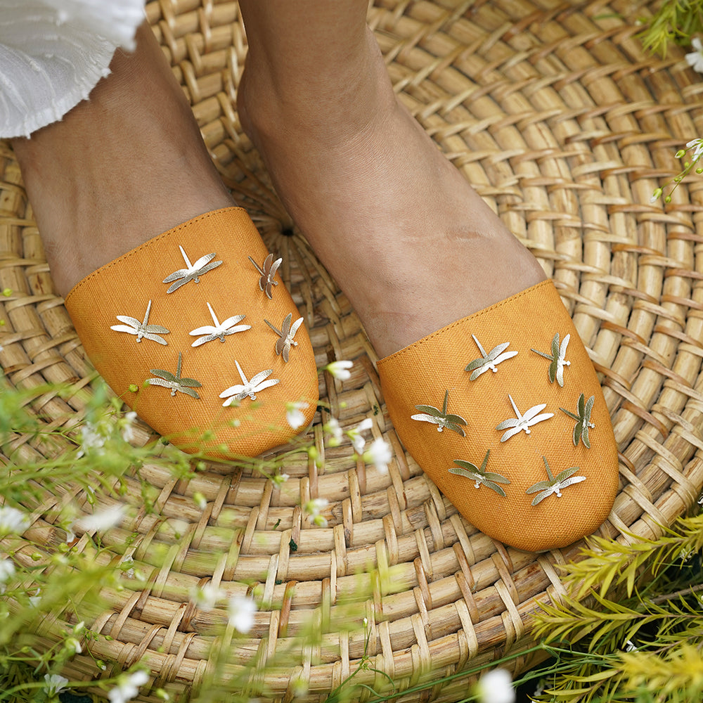 
                      
                        Dragonflies Mule
                      
                    