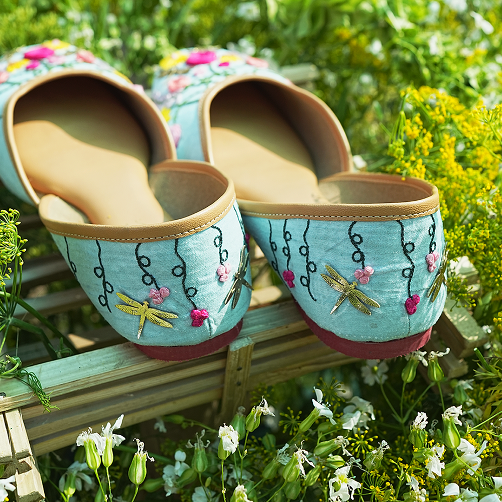 
                      
                        Dragonflies Jutti
                      
                    