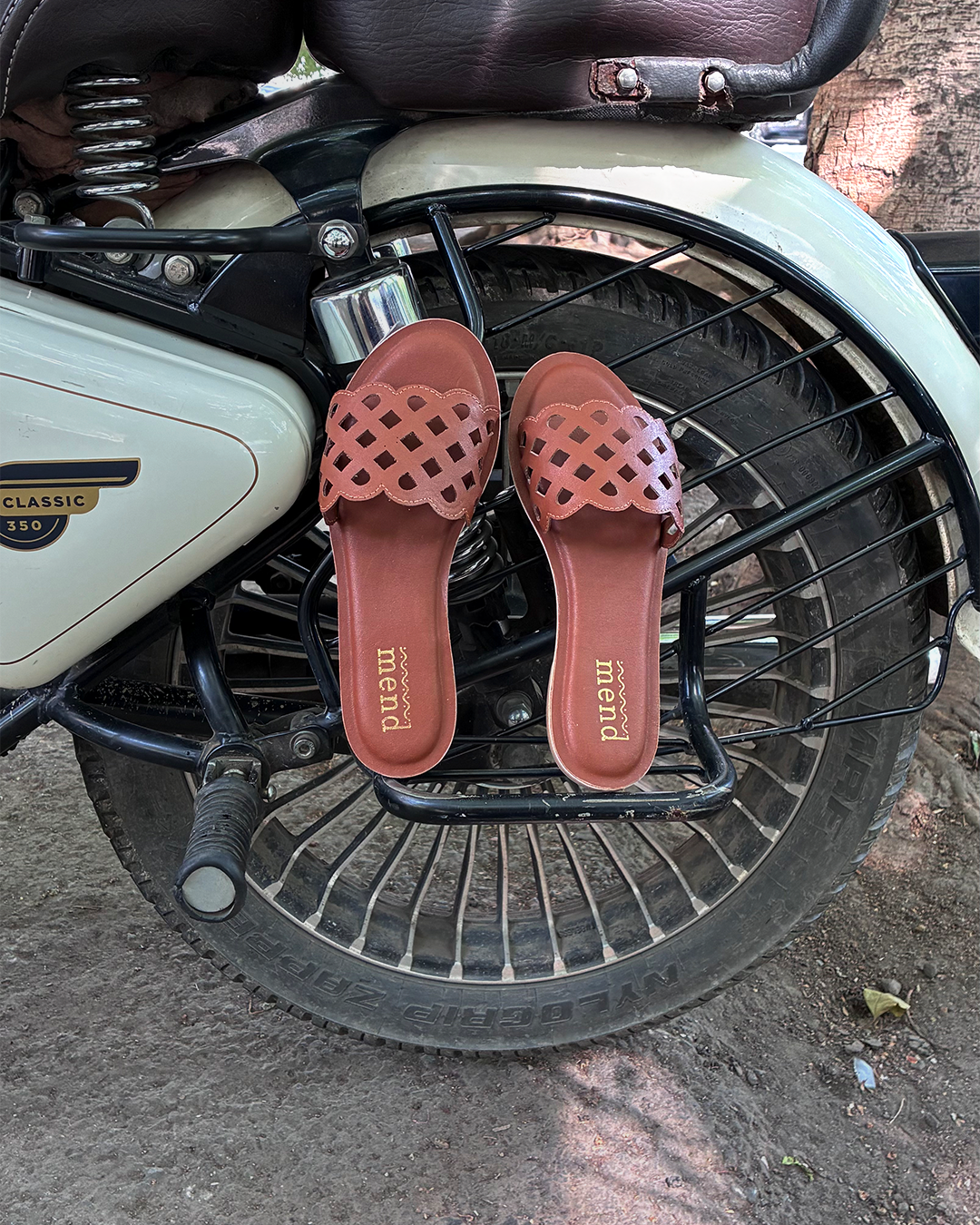 Kolam Sliders (Brown)