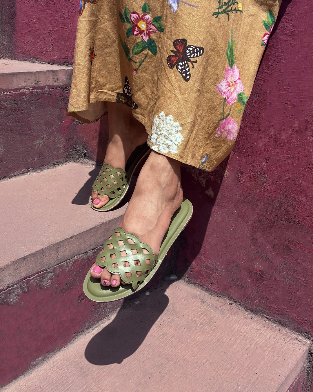 Kolam Sliders (Olive)