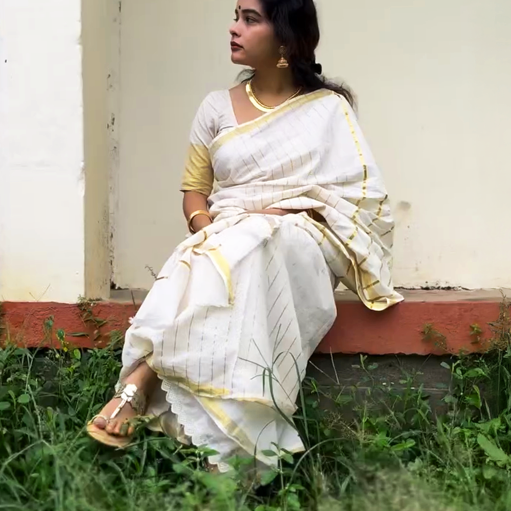 
                      
                        Tarang (Gold) Kolhapuris
                      
                    